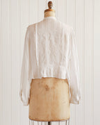 Witte katoenen blouse met plooitjes en borduurwerk uit de jaren 1920