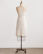 Zijden onderjurk met borduursel en biais-snit uit de jaren 1940