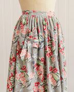 Grijsblauwe katoenen midi-rok met bloemen uit de jaren 1940
