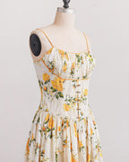 Gele katoenen zomerjurk met bloemen uit de jaren 1950