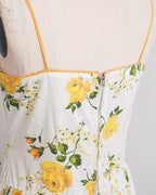 Gele katoenen zomerjurk met bloemen uit de jaren 1950