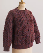 Bordeauxrode wollen kabelgebreide cardigan uit de jaren 1960
