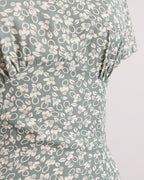 Saliegroene rayon midi-jurk met bloemen
