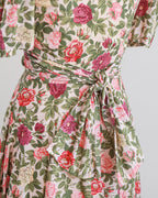 Katoenen wikkeljurk met bloemen uit de jaren 1980
